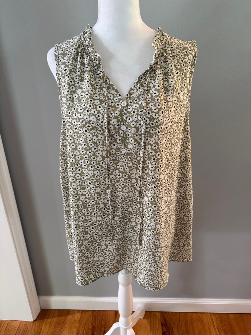 Sleeveless Olive Green Floral Tie-Neck Camisole